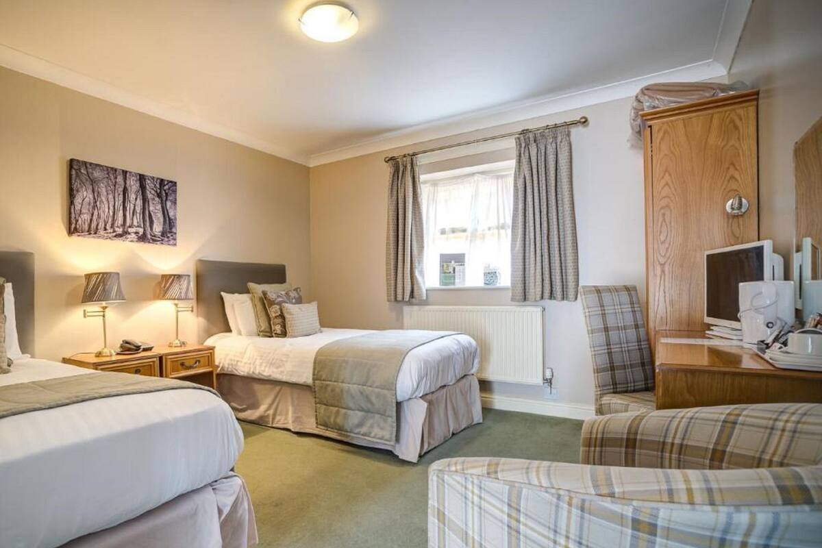 standard courtyard twin | in-room safe, iron/ironing board, free wifi, bed sheets