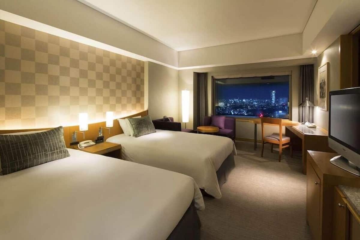 Premium bedding, down comforters, minibar, in-room safe