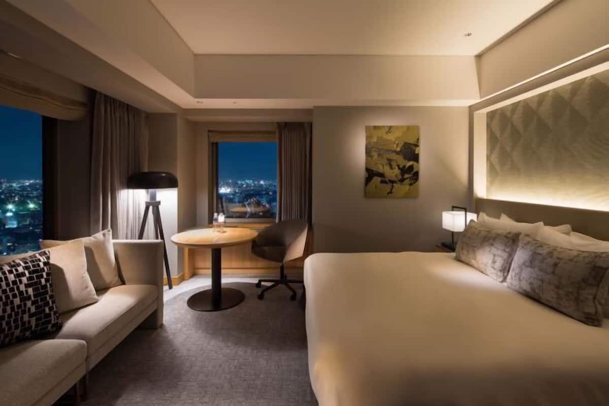 1 bedroom, premium bedding, down duvets, minibar