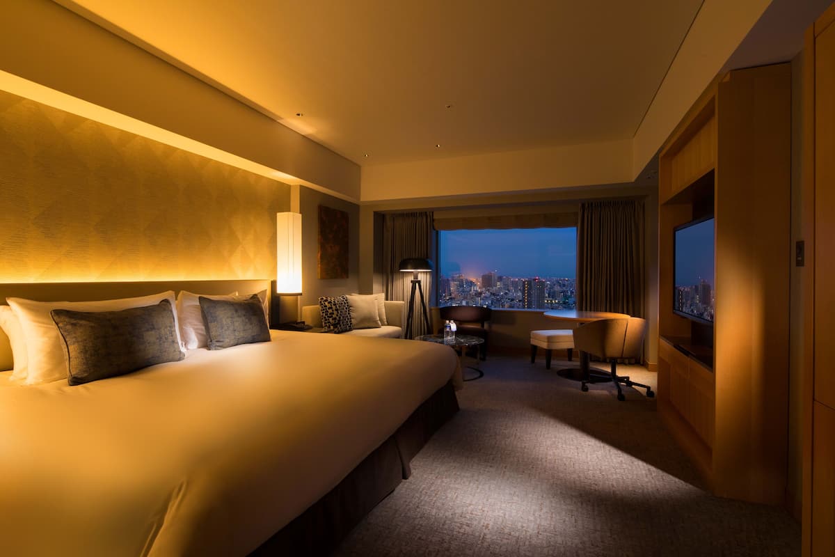 1 bedroom, premium bedding, down duvets, minibar