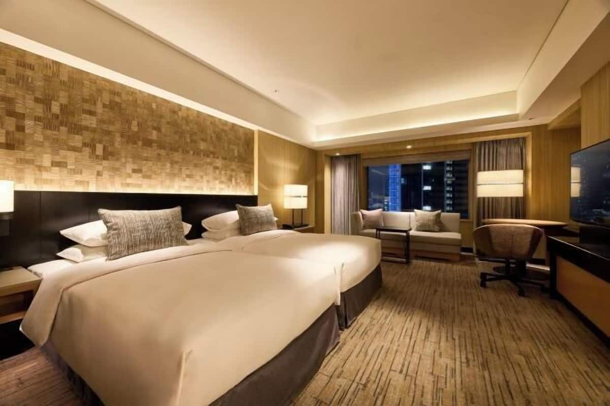 Luxe beddengoed, donsdekens, een minibar, een kluis op de kamer