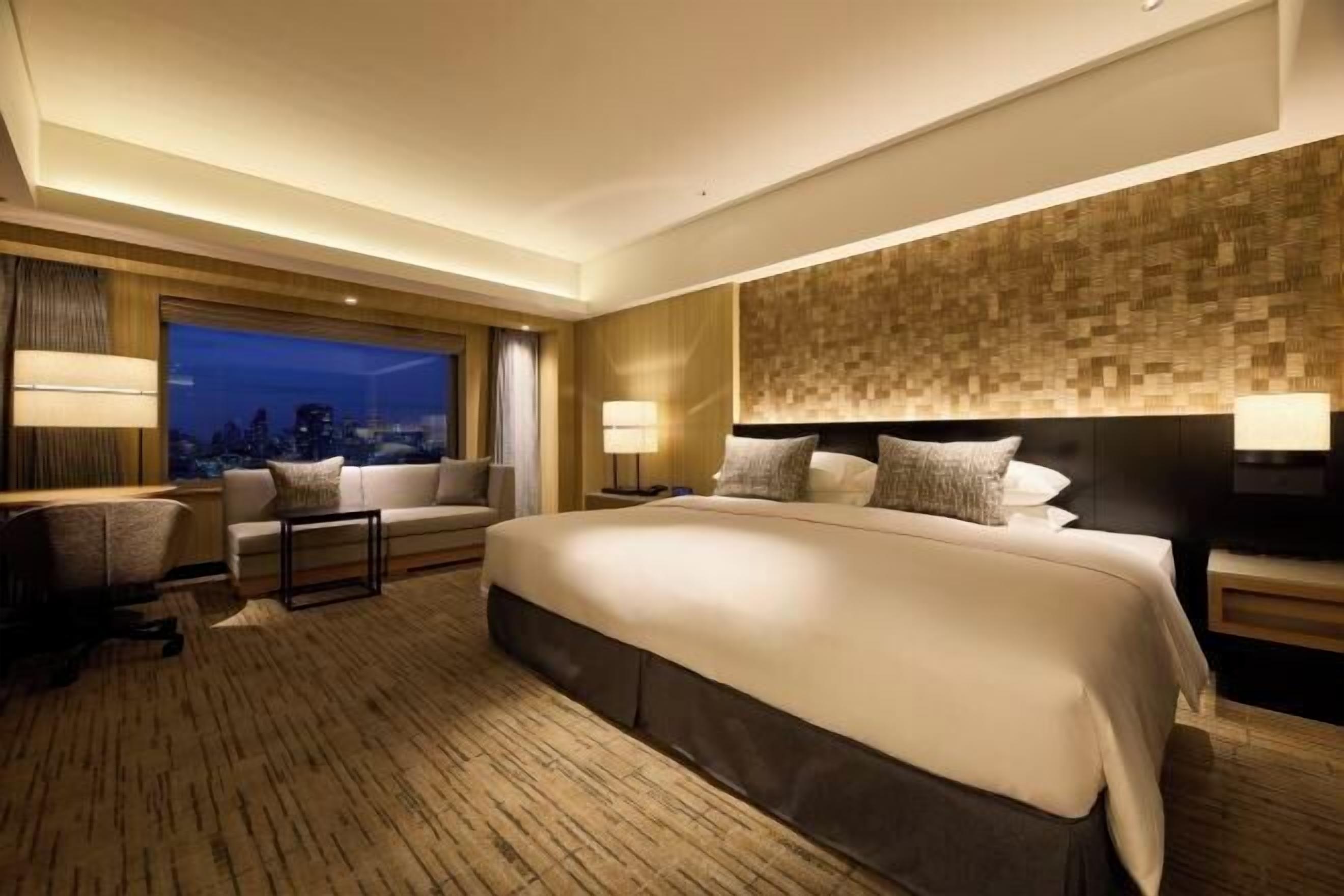 Luxe beddengoed, donsdekens, een minibar, een kluis op de kamer