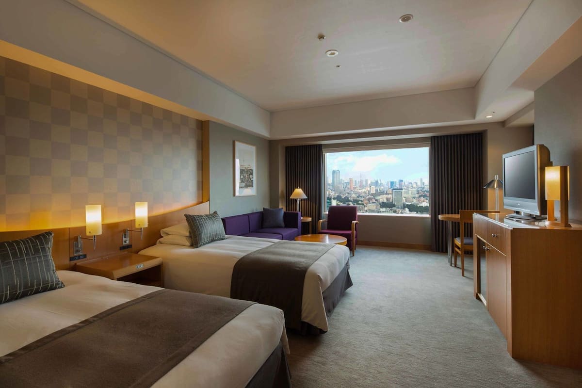 Premium bedding, down comforters, minibar, in-room safe