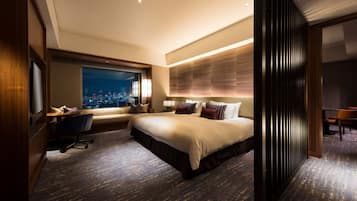 高級寝具、羽毛の掛け布団、ミニバー、セーフティボックス (室内)