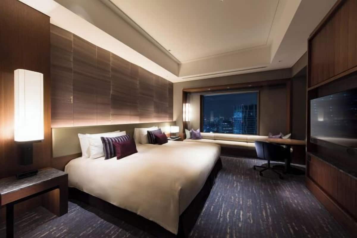 1 bedroom, premium bedding, down duvets, minibar