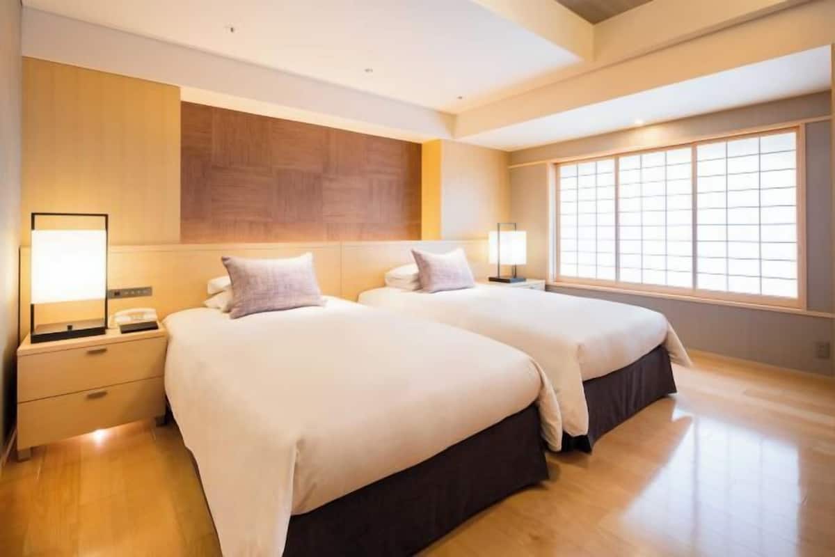 1 bedroom, premium bedding, down duvets, minibar