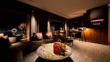 1 bedroom, premium bedding, down comforters, minibar