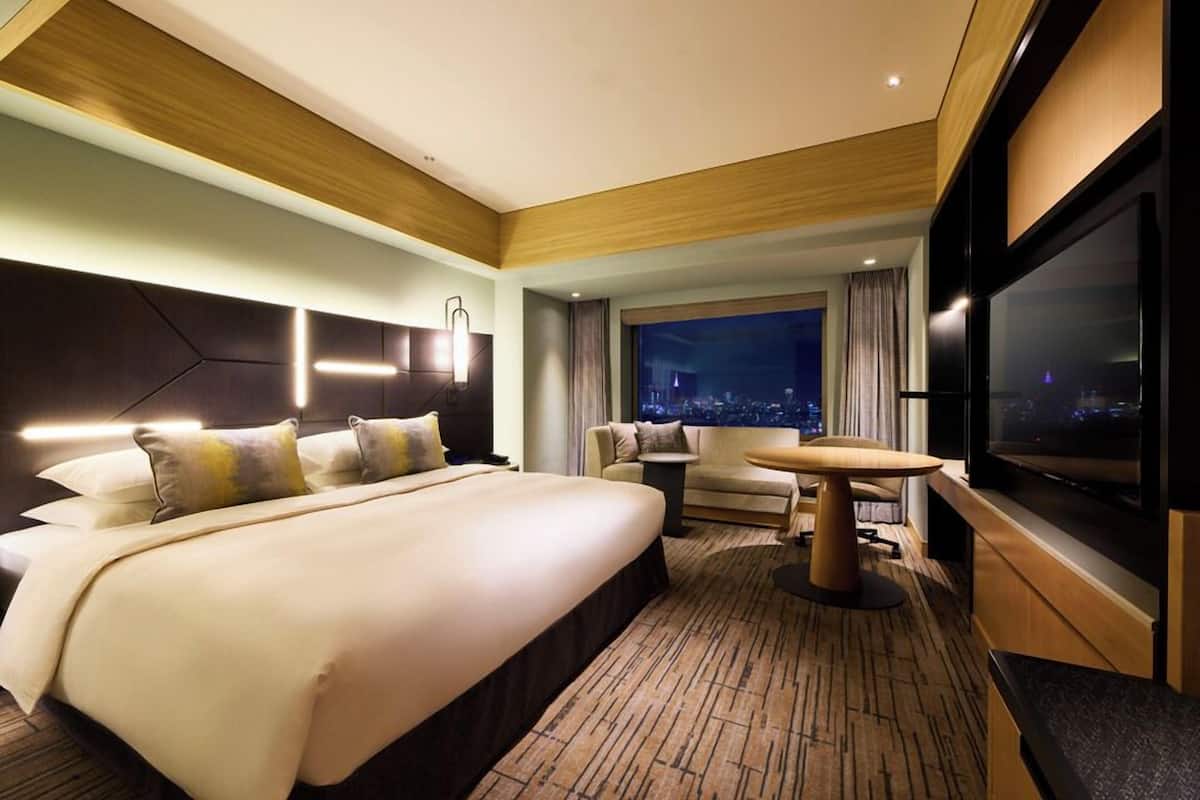 Cerulean Queen Room, Non Smoking | 1 bedroom, premium bedding, down duvets, minibar