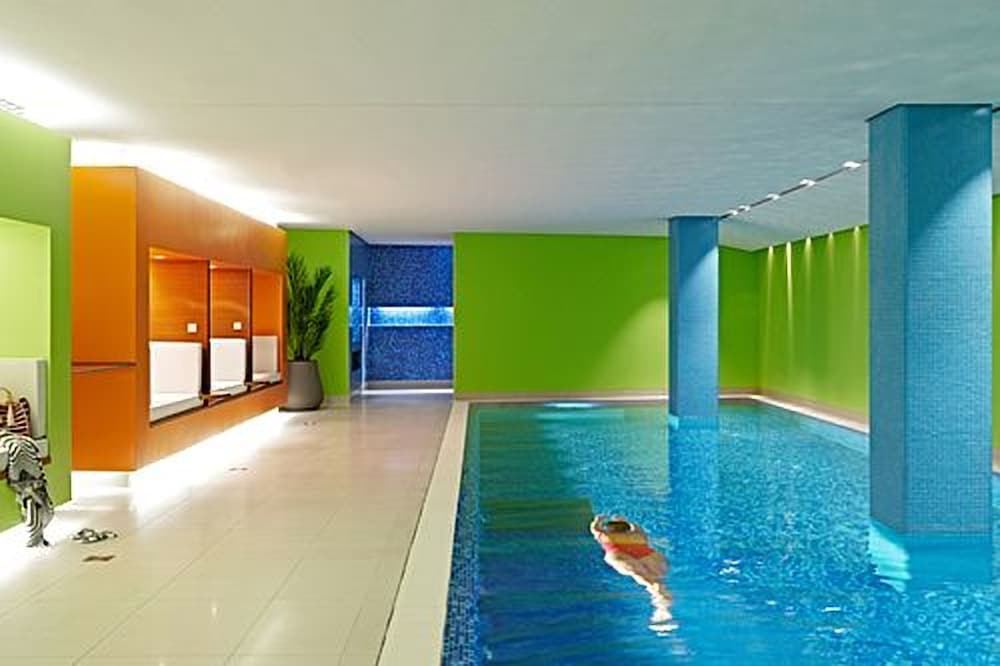 SIDE Design Hotel Hamburg by null