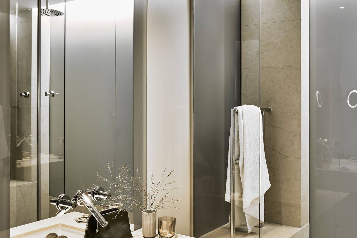 deluxe room | bathroom shower