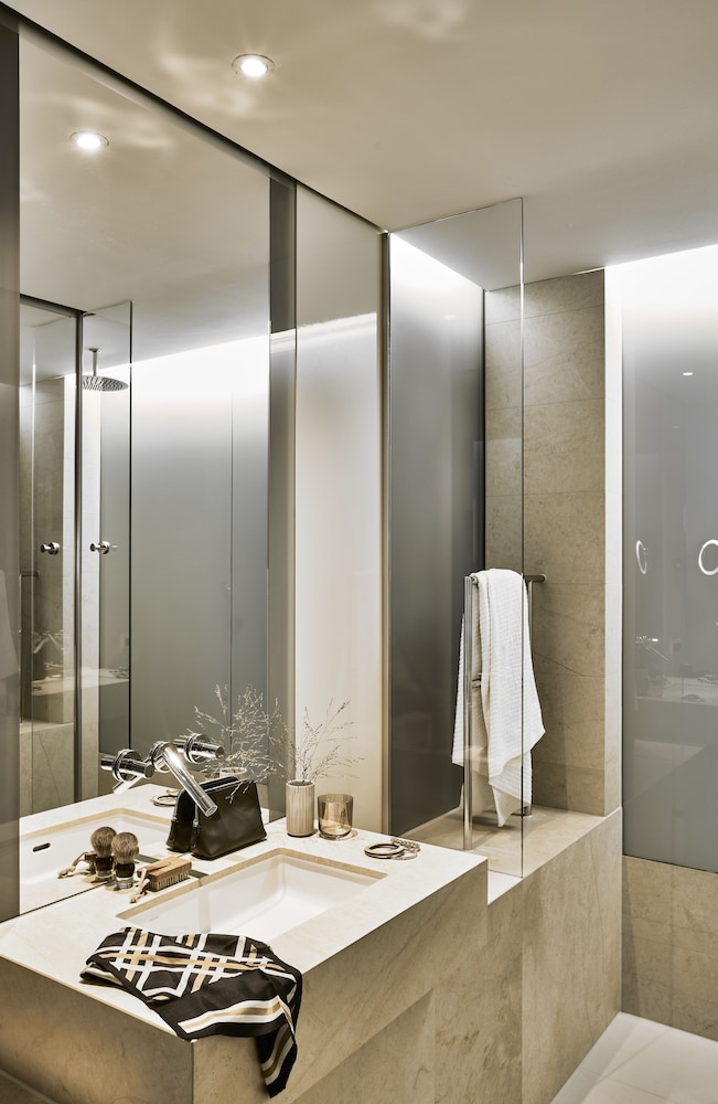 SIDE Design Hotel Hamburg by null