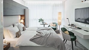 Deluxe Room | 1 bedroom, premium bedding, minibar, in-room safe - SIDE, a Member of Design Hotels (Hamburg)