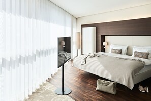 Hochwertige Bettwaren, Minibar, Zimmersafe, individuell dekoriert
