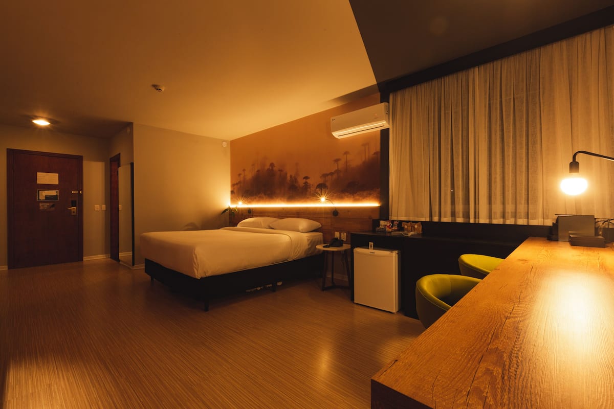 1 bedroom, hypo-allergenic bedding, minibar, in-room safe