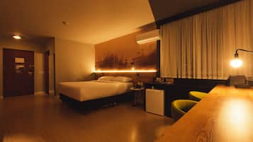 1 bedroom, hypo-allergenic bedding, minibar, in-room safe