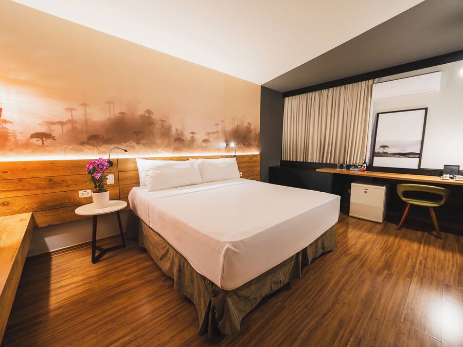 Habitació Deluxe, 1 llit doble | Roba de llit hipoal·lergògena, minibar i caixa forta a l'habitació