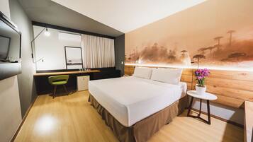 Standard Apartment One Queen Bed | Hypo-allergenic bedding, minibar, in-room safe, desk