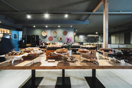 Café da manhã com buffet todos os dias mediante uma taxa