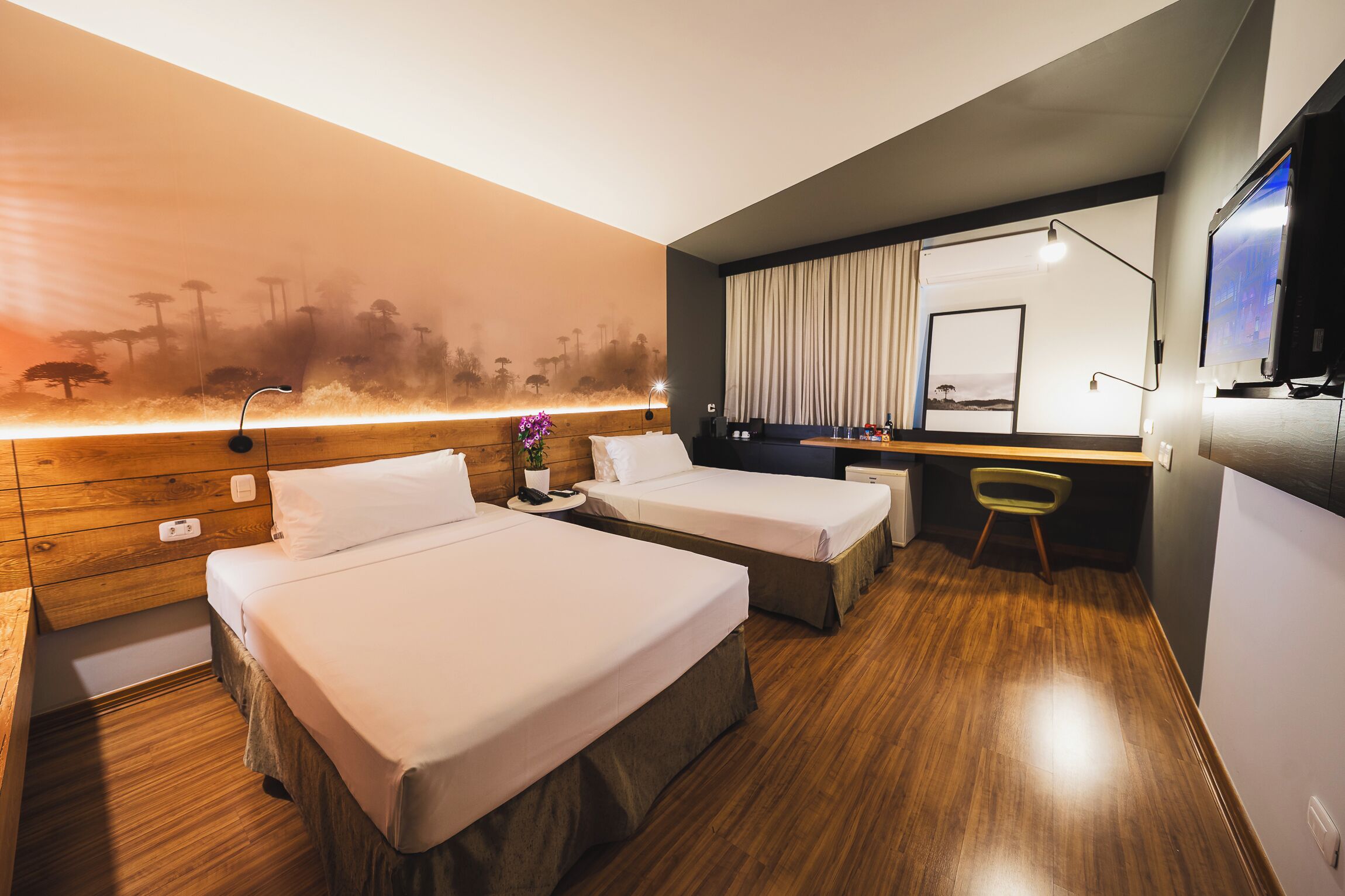 Executive kamer, 2 eenpersoonsbedden | Hypoallergeen beddengoed, een minibar, een kluis op de kamer, een bureau