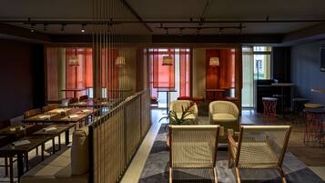 Daily buffet breakfast (BRL 44 per person)