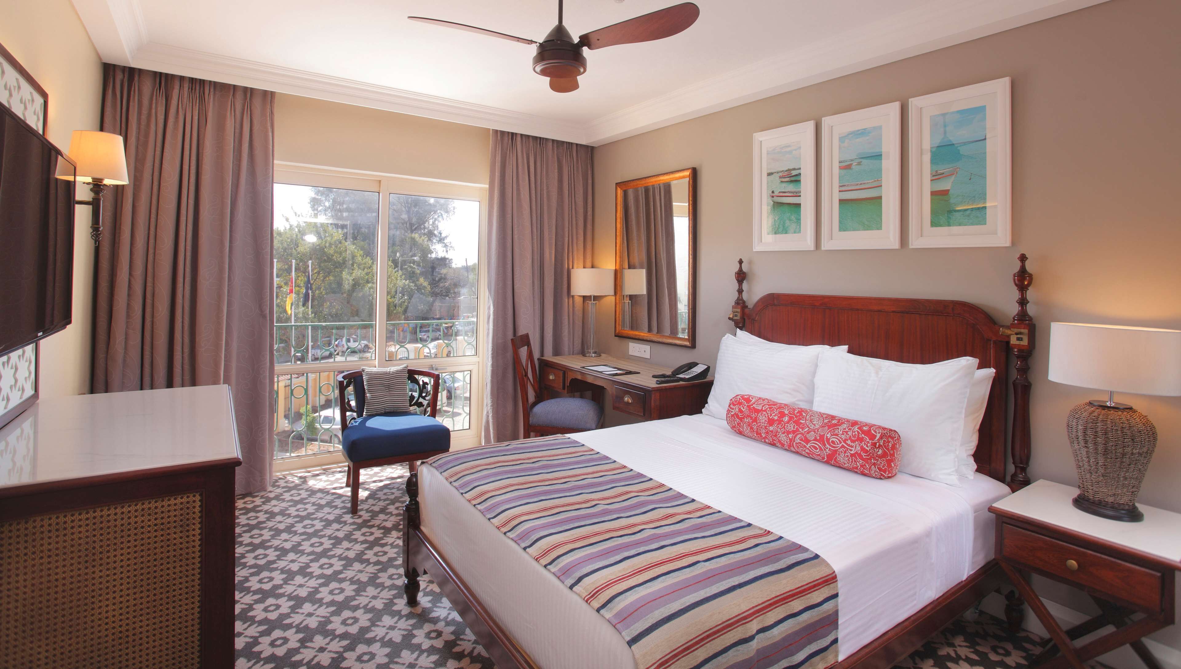 Standard Room | In-room safe, desk, soundproofing, free WiFi