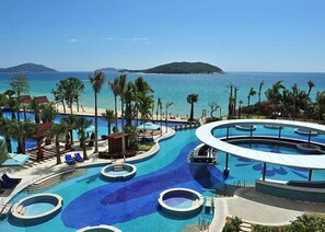 Outdoor pool - Ocean View Resort Yalong Bay (former Holiday inn Y (Sanya)