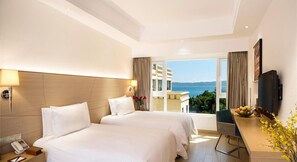 Minibar, in-room safe, desk, iron/ironing board - Ocean View Resort Yalong Bay (former Holiday inn Y (Sanya)