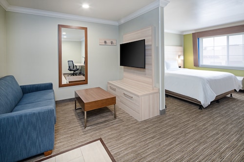Holiday Inn Express & Suites Watsonville by IHG