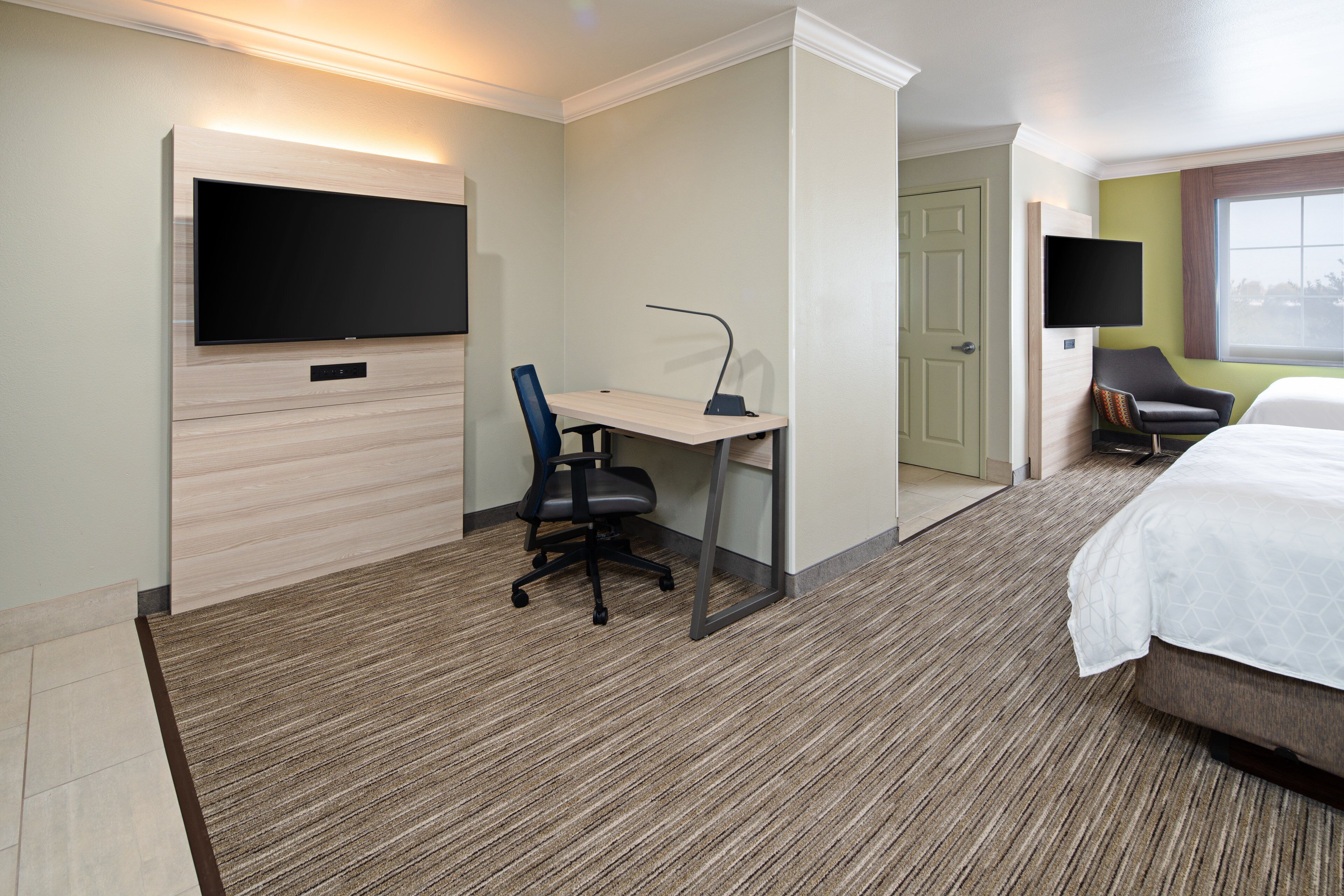 suite, 2 queen beds | 1 bedroom, in-room safe, desk, laptop workspace