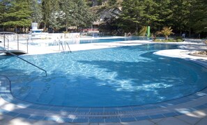 Indoor pool, pool loungers