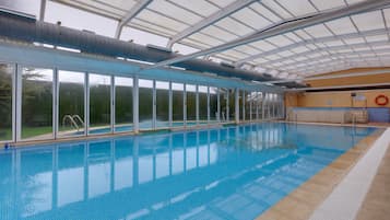 Indoor pool, pool loungers