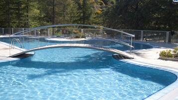 Indoor pool, sun loungers