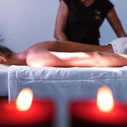 Een sauna, lichaamsbehandelingen, body scrubs, gezichtsbehandelingen