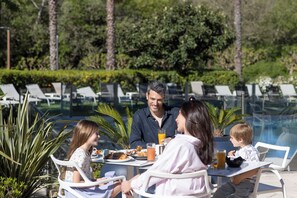 Daily buffet breakfast (EUR 25 per person)
