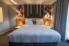 Premium bedding, in-room safe, laptop workspace, free WiFi - Mouratoglou Hotel & Resort (Biot)
