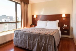 Minibar, in-room safe, desk, iron/ironing board - MR Apart (Santiago)