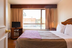 Departamento 2 Ambientes | Minibar, caja fuerte, escritorio y tabla de planchar con plancha