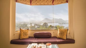 Literie de qualité supérieure, matelas mémoire de forme, minibar