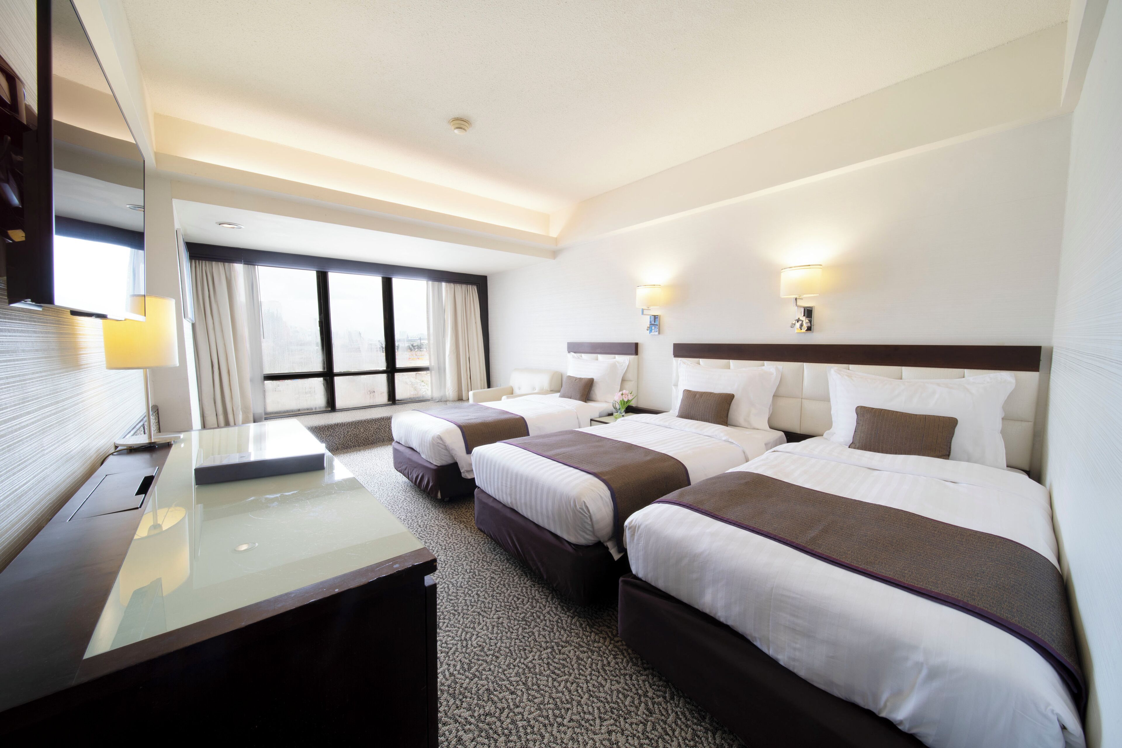 Family Triple Room | Hypo-allergenic bedding, in-room safe, desk, blackout drapes