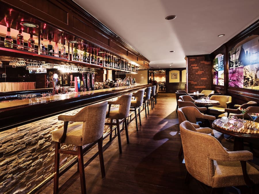 Serves dinner and happy hour