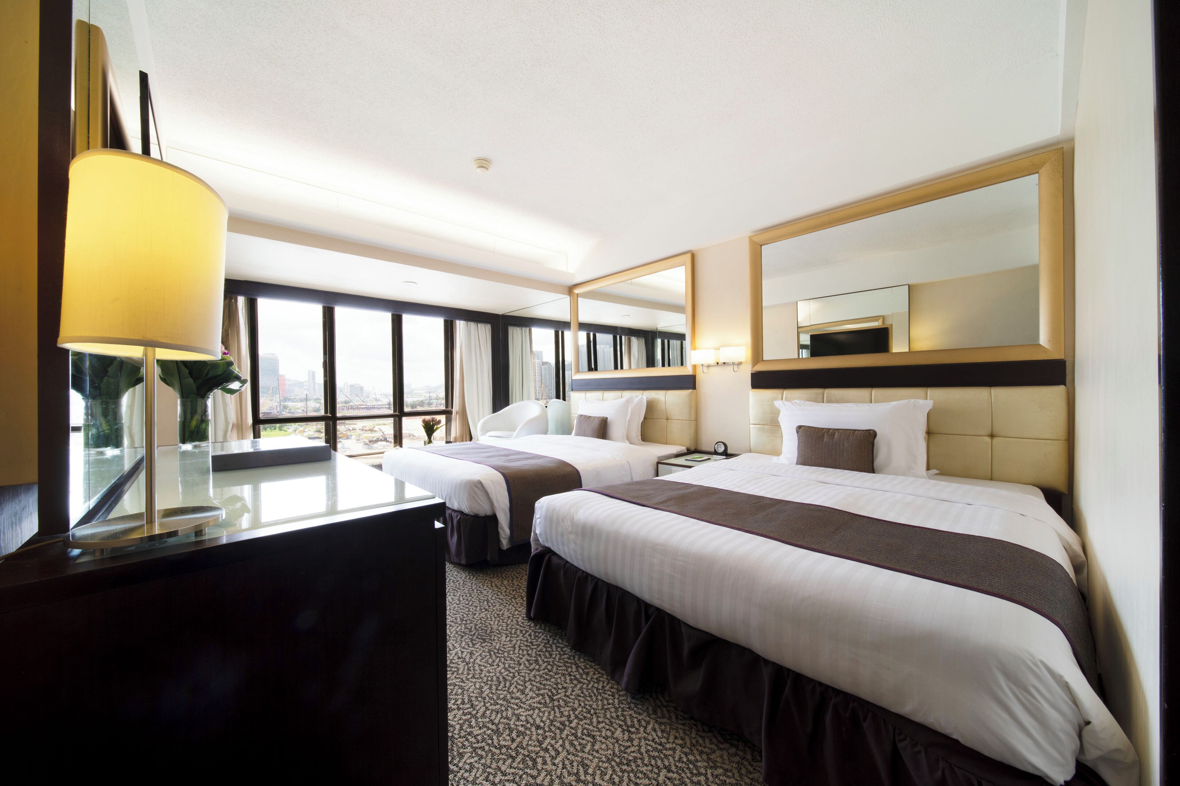 Photo - Regal Oriental Hotel