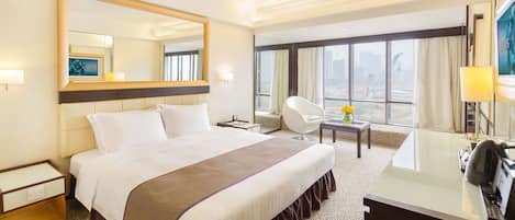 Hypo-allergenic bedding, in-room safe, desk, blackout drapes