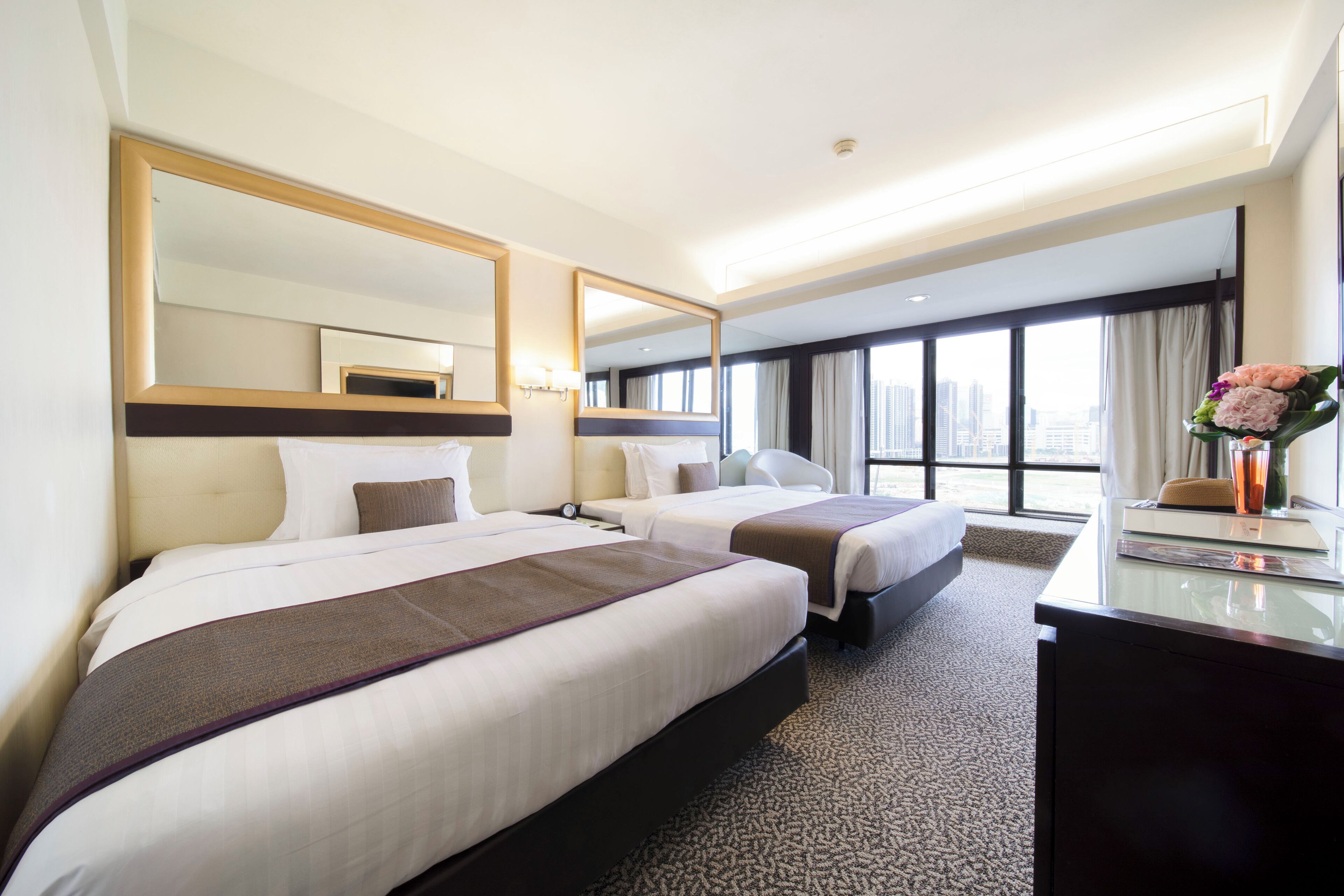 Hypo-allergenic bedding, in-room safe, desk, blackout drapes