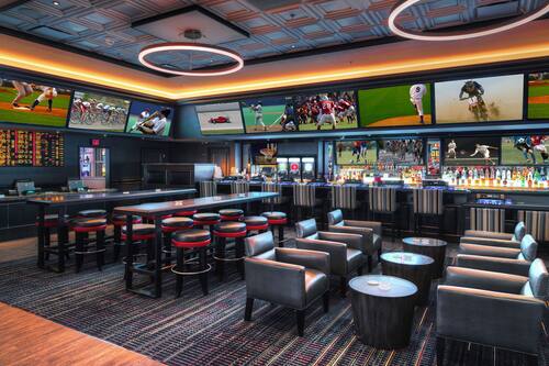2 bars/lounges