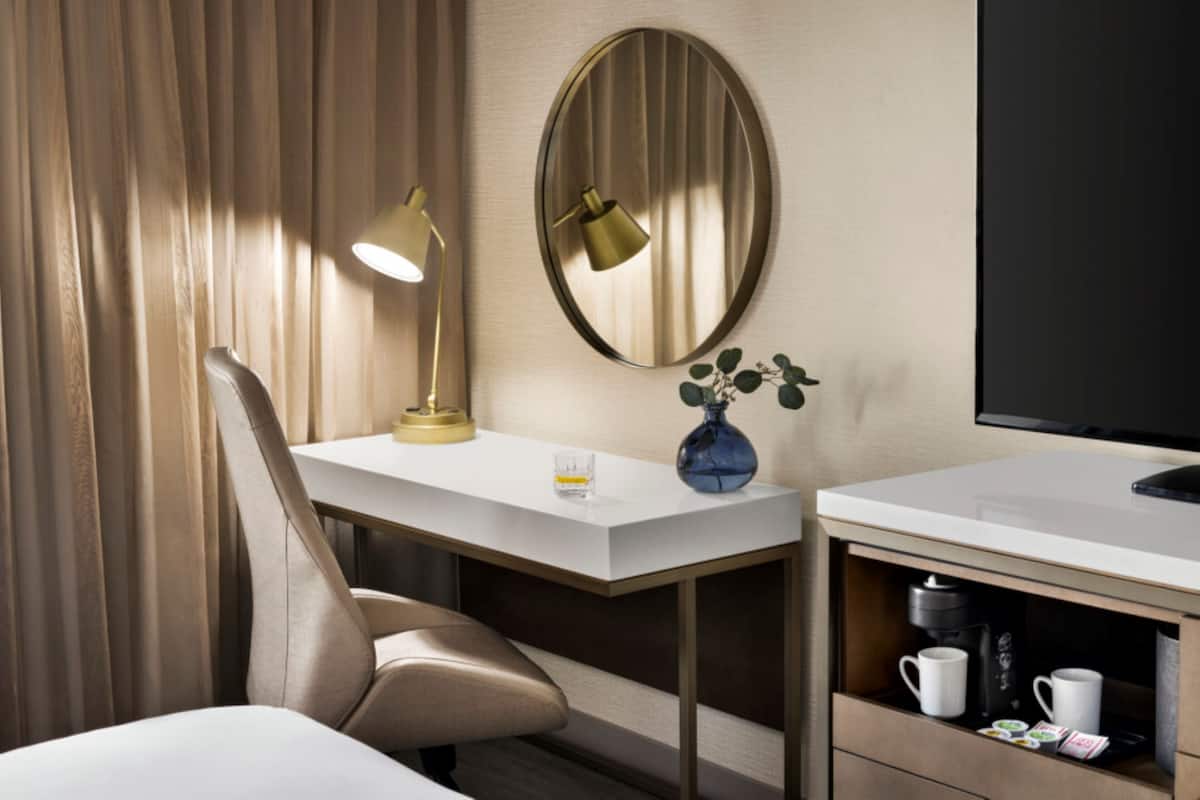 Premium bedding, in-room safe, desk, laptop workspace