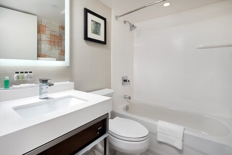 Crowne Plaza Toronto Airport, an IHG Hotel - Image 7