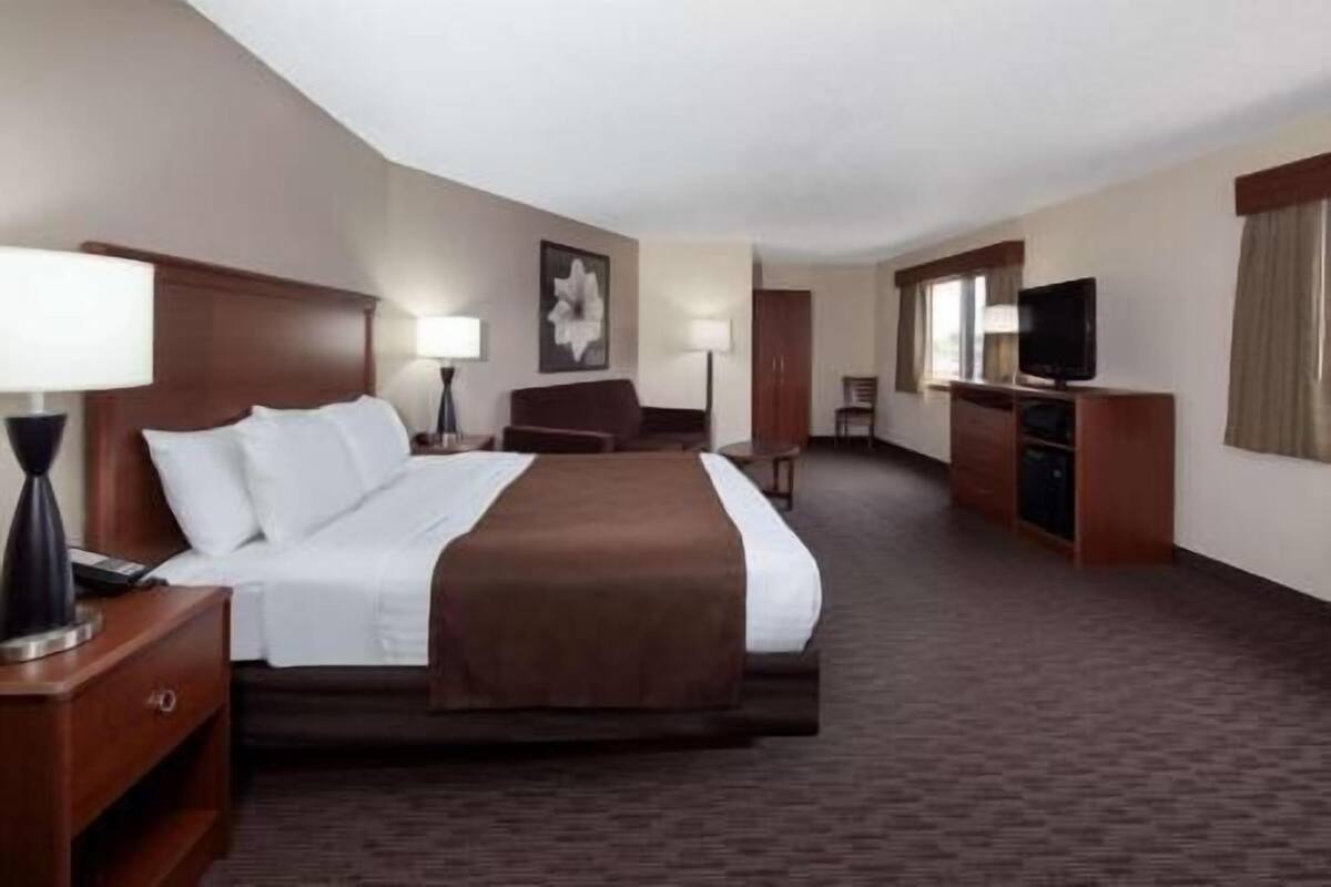 Desk, iron/ironing board, free WiFi, bed sheets