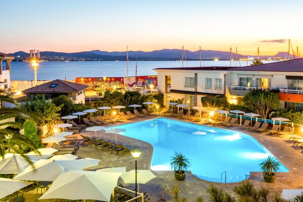 Outdoor pool, open 9:00 AM to 8:00 PM, pool loungers