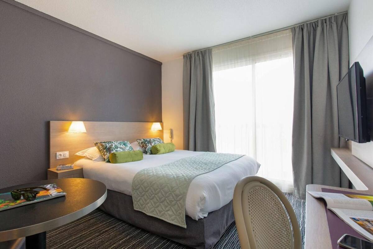Luxe beddengoed, een minibar, een kluis op de kamer, een bureau