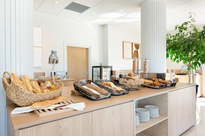 Daily buffet breakfast (EUR 19 per person)